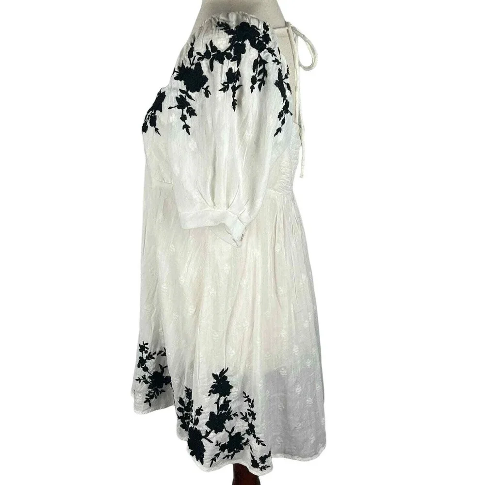 Free People Embroidered Square Neck Peasant Top White Black Size S, NWT